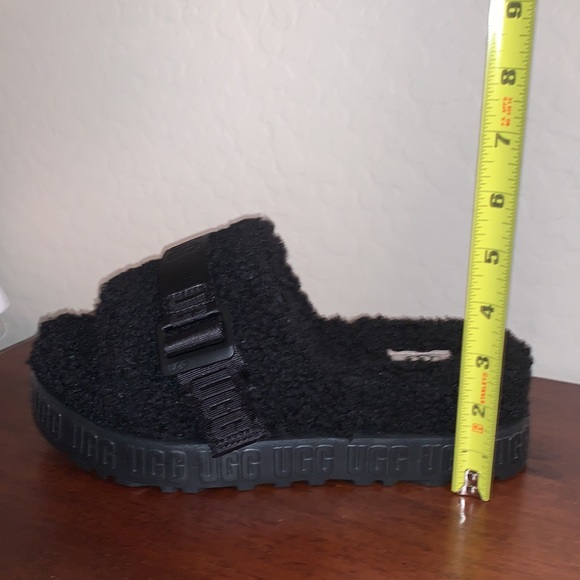 UGG BRAND NEW IN BOX & GORGEOUS SIZE 8 FLUFFITA JET BLACK SLIDES - Picture 13 of 13